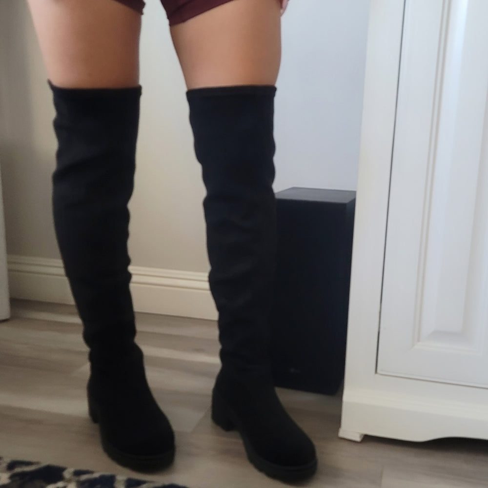 In Paris Black boot over knee