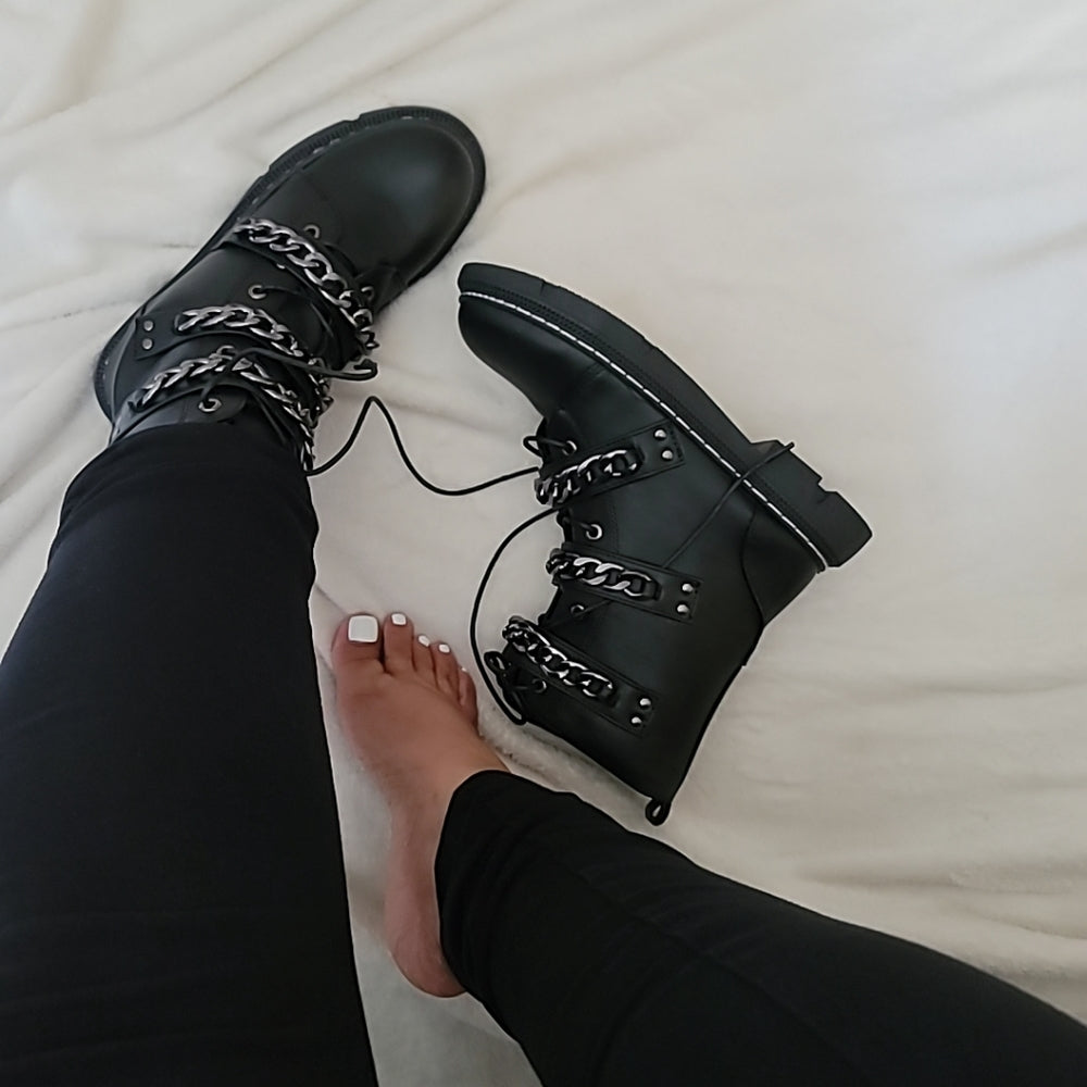 Just 🖤 In Black ⚫ In the city boots