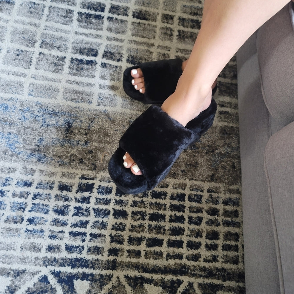 HIGH PLATFORM FUR SANDAL - BLACK